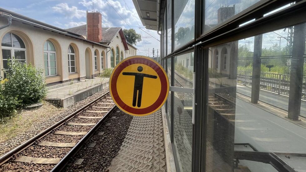 Mindestens die Mitropa (links im Bild) soll gerettet werden. Mindestens die Mitropa (links im Bild) soll gerettet werden.