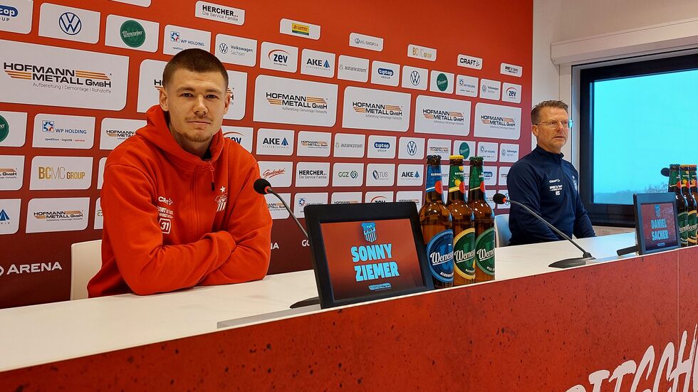 FSV-Kicker Sonny Ziemer und Trainer Rico Schmitt bei der Medienrunde zum Spiel