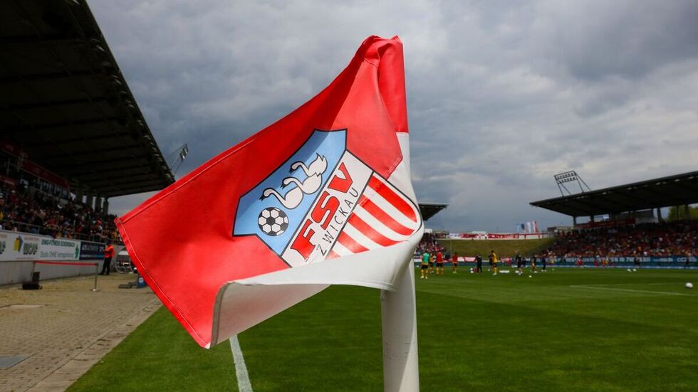 Dunkle Wolken über der GGZ-Arena, in der der FSV in der kommenden Saison nur noch Regionalliga spielt. Dunkle Wolken über der GGZ-Arena, in der der FSV in der kommenden Saison nur noch Regionalliga spielt.
