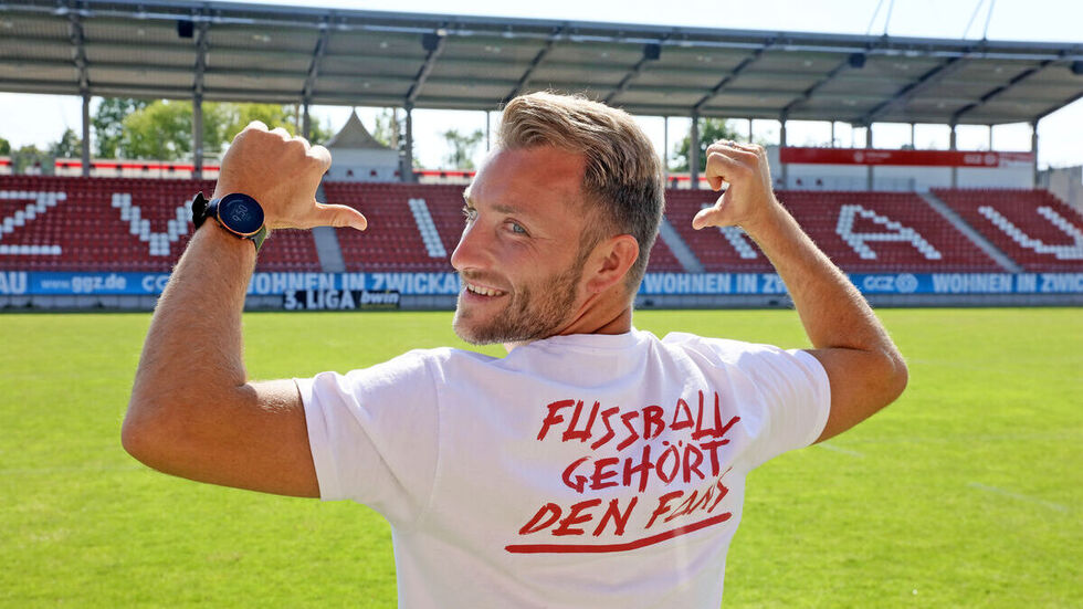 Mike Könnecke freut sich, auch weiterhin ein Teil der rot-weißen Familie zu sein. Mike Könnecke freut sich, auch weiterhin ein Teil der rot-weißen Familie zu sein.