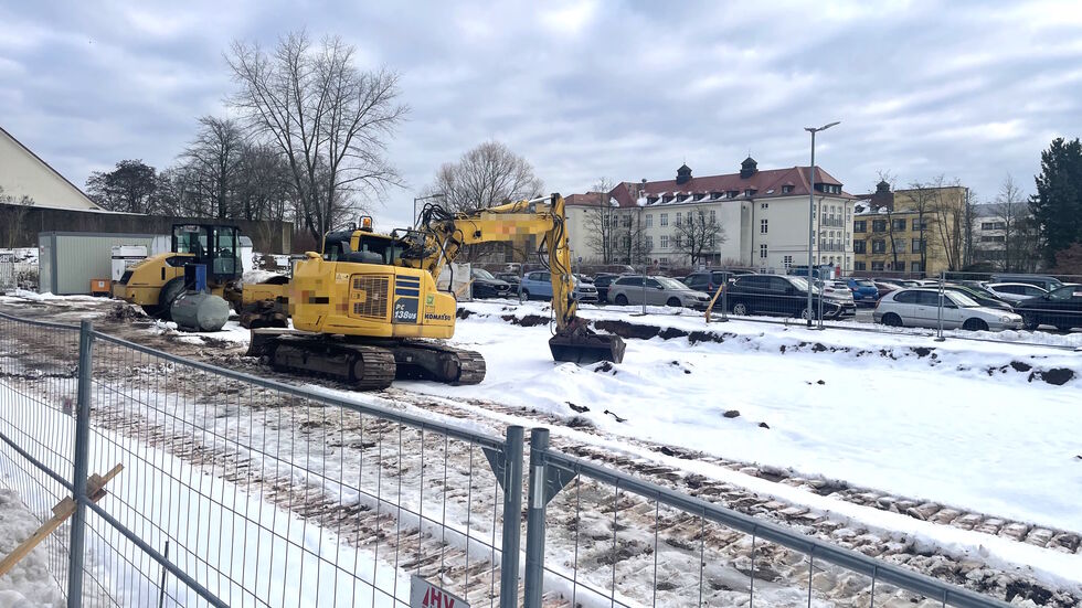 Auch bei Winterwetter wurde diese Woche an dem neuen Parkplatz gearbeitet.