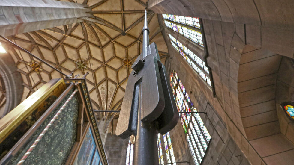 Die Zugstangen tragen nun die ganze Last. Die Stützen außen am Dom kommen im Frühjahr weg. © Ralph Köhler/propicture Die Zugstangen tragen nun die ganze Last. Die Stützen außen am Dom kommen im Frühjahr weg. © Ralph Köhler/propicture