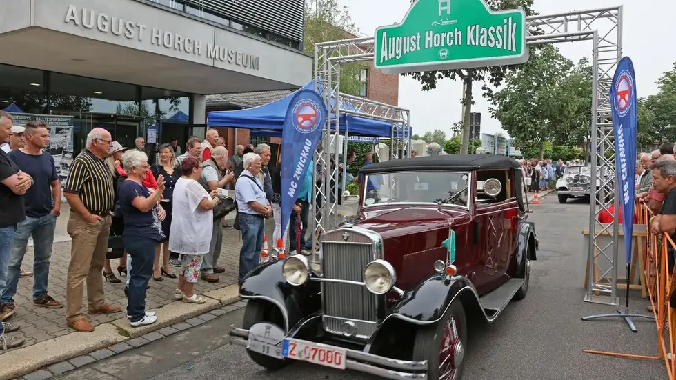 Organisator der Horch-Klassik ist der MC Zwickau. Organisator der Horch-Klassik ist der MC Zwickau.