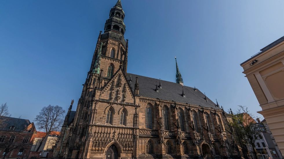 Der Gottesdienst im Dom beginnt 10:30 Uhr. 