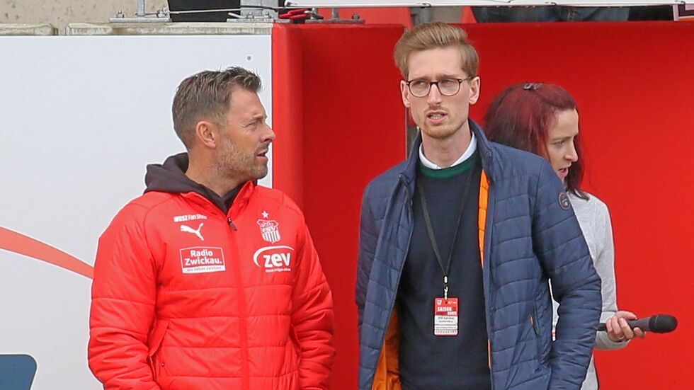 FSV-Geschäftsführer Marvin Klotzkowsky (re.) im Gespräch mit Vorstand Matthias Krauß