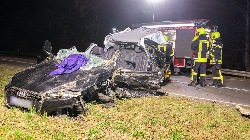 Die Unfallstelle glich einem Trümmerfeld.
