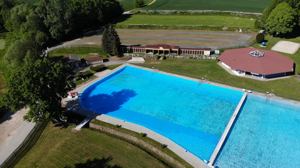 Das Freibad Crossen lädt ab Mitte Mai wieder ein zum Schwimmen und Abkühlen. Das Freibad Crossen lädt ab Mitte Mai wieder ein zum Schwimmen und Abkühlen.
