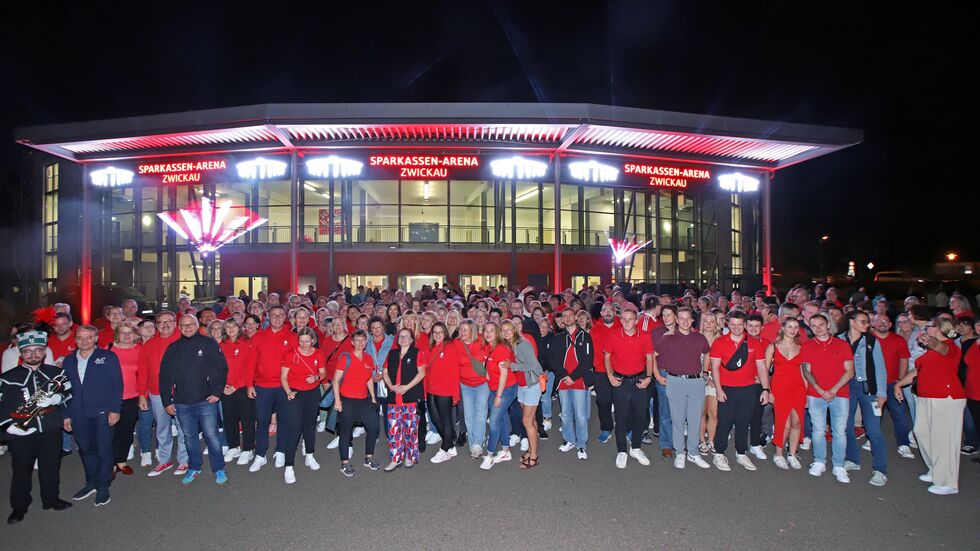 Nach dem Konzert erhielt das markante Gebäude in Schedewitz einen neuen Namen: Sparkassen-Arena Zwickau