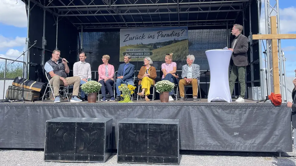 Podiumsdiskussion nach dem Gottesdienst - ganz links Frank Wille von der Wismut Podiumsdiskussion nach dem Gottesdienst - ganz links Frank Wille von der Wismut