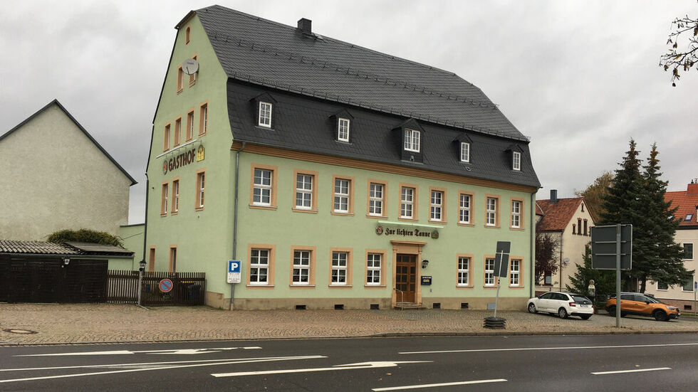 Die Geschichte begann vor über 100 Jahren als "Schotts Gasthof". Am Wochenende ging sie für die Wirtsfamilie zu Ende. © Gert Friedrich Die Geschichte begann vor über 100 Jahren als "Schotts Gasthof". Am Wochenende ging sie für die Wirtsfamilie zu Ende. © Gert Friedrich