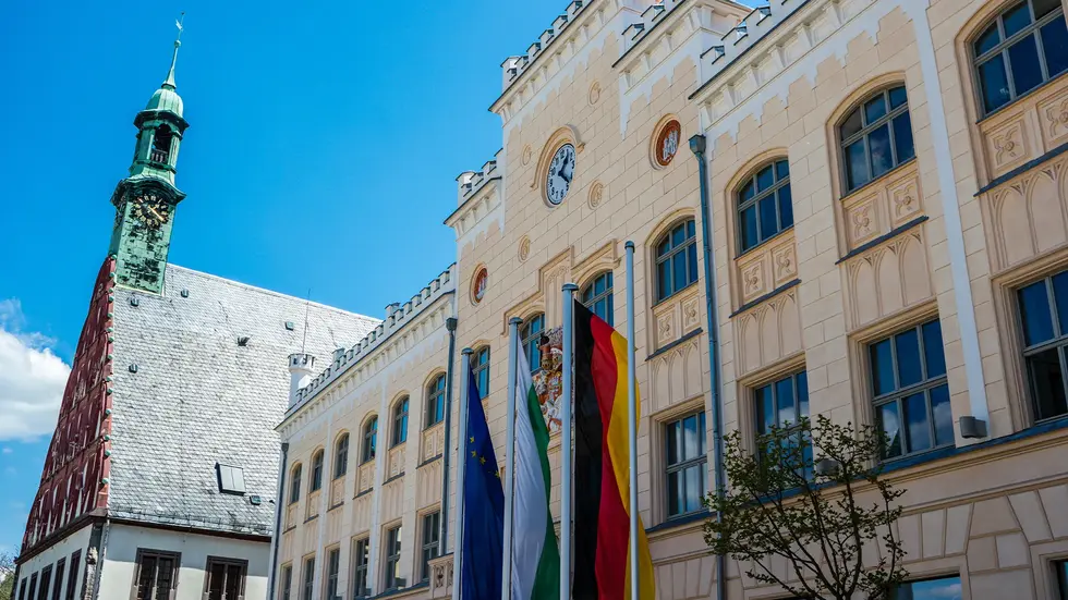 Im Rathaus können Patienten und Angehörige mit Experten über Multiple Sklerose reden.