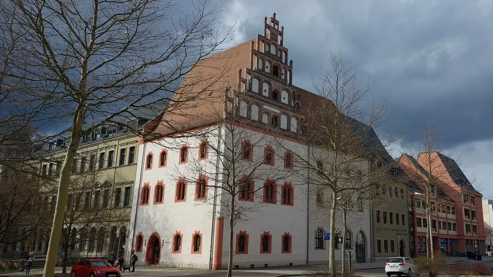 Entworfen wurde das Gebäude vom Bauherr der Meißener Albrechtsburg - Arnold von Westfalen.