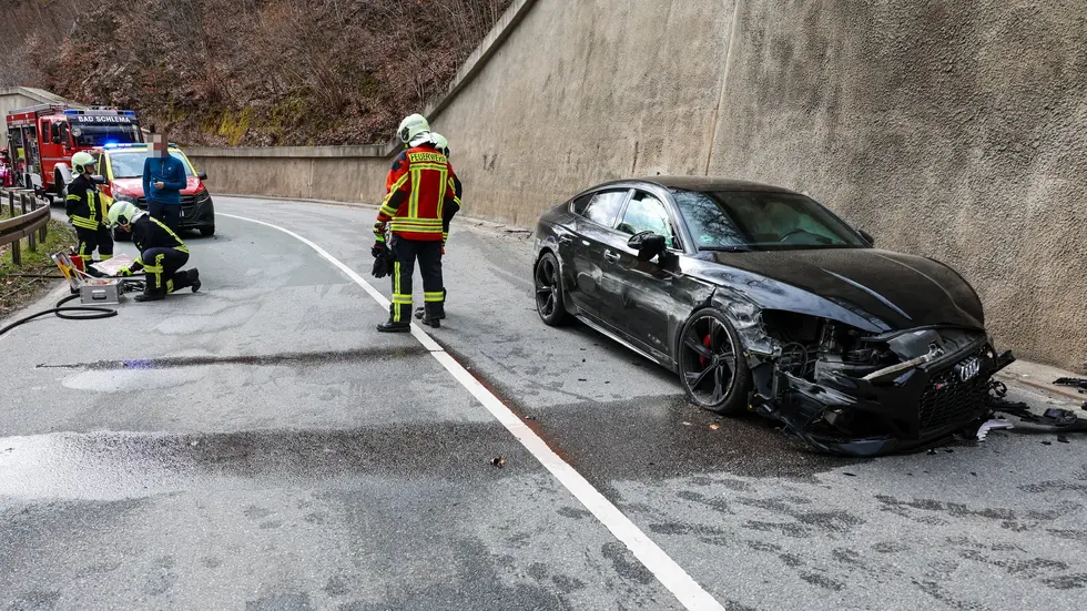 Zur Höhe des Sachschadens liegen uns noch keine Angaben vor. Zur Höhe des Sachschadens liegen uns noch keine Angaben vor.