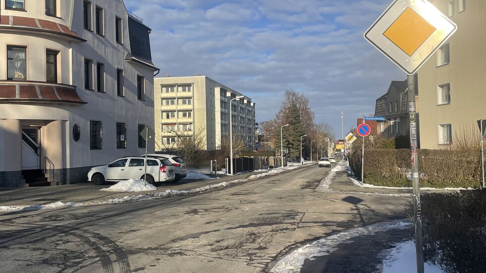 Rudolf-Breitscheid-Straße - hier an der Kreuzung Pestalozzistraße wird mit der Sanierung begonnen
