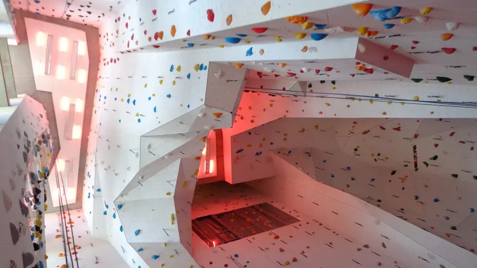 Der Dachausstieg der Kletterhalle befindet sich in 22 Metern Höhe. 