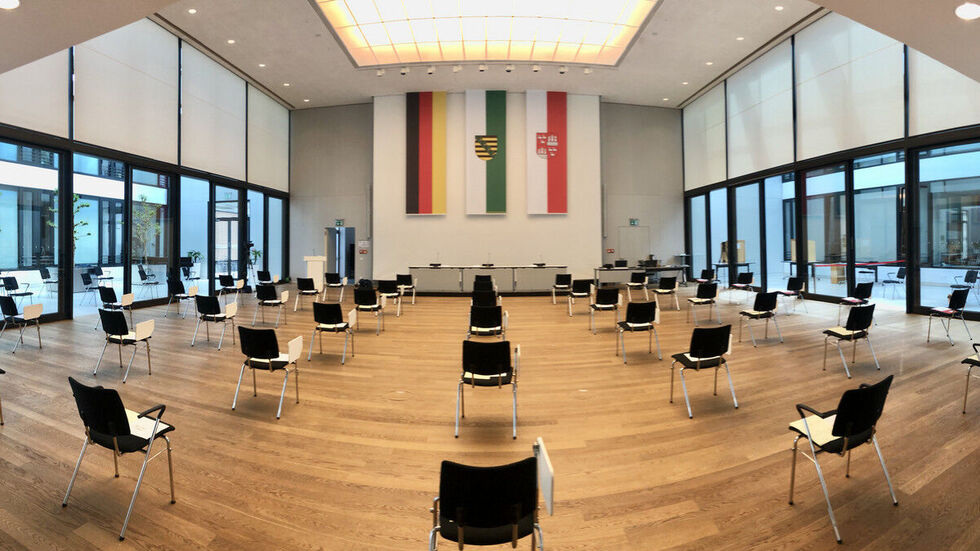 Im Stadtrat gelten die Abstandsregeln. © Ralph Köhler/propicture Im Stadtrat gelten die Abstandsregeln. © Ralph Köhler/propicture