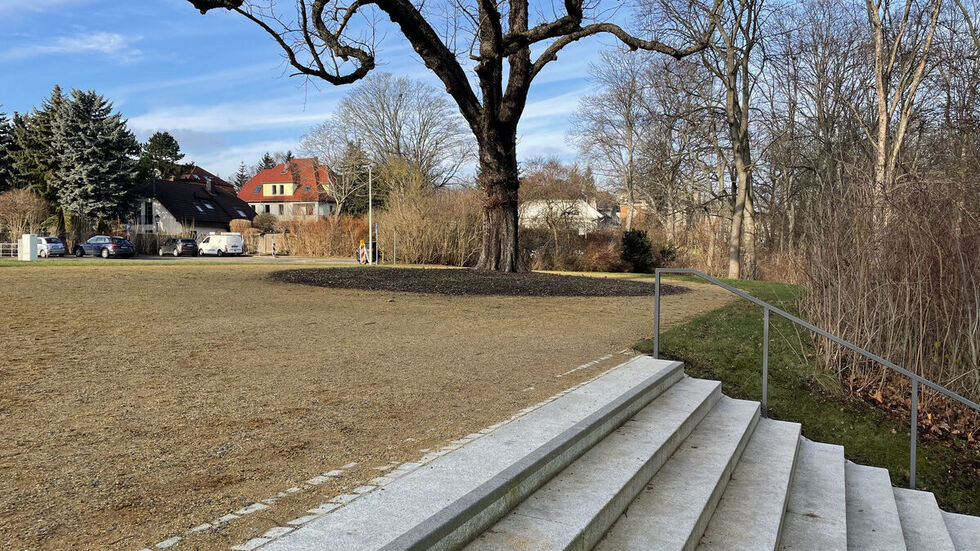 Mit der Freitreppe gibt es einen weiteren Eingang zum Park - mit Ausblick.
