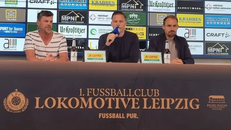Der neue Lok-Trainer Torsten Ziegner (li.), Pressesprecher Carsten Muschalle (Mitte) und Sportdirektor Toni Wachsmuth (re.). Der neue Lok-Trainer Torsten Ziegner (li.), Pressesprecher Carsten Muschalle (Mitte) und Sportdirektor Toni Wachsmuth (re.).