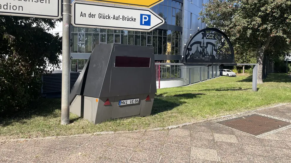 Wer derzeit mit dem Auto den Brückenberg hinunterrollt, muss sich konzentrieren. Wer derzeit mit dem Auto den Brückenberg hinunterrollt, muss sich konzentrieren.