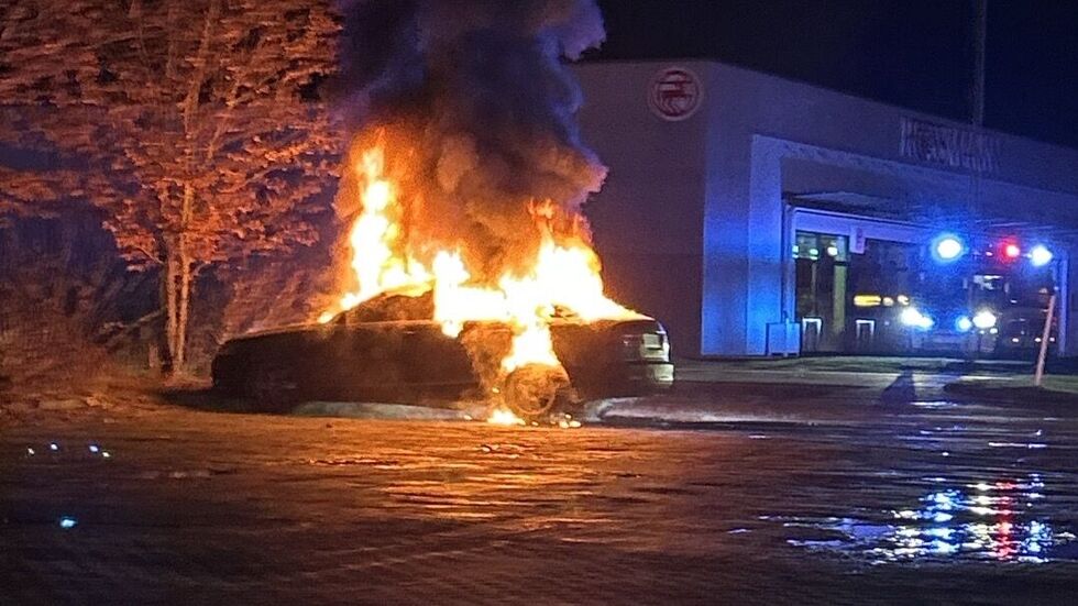 Dieses Bild wurde in der Nacht zu Sonntag von dem brennenden Audi gemacht.