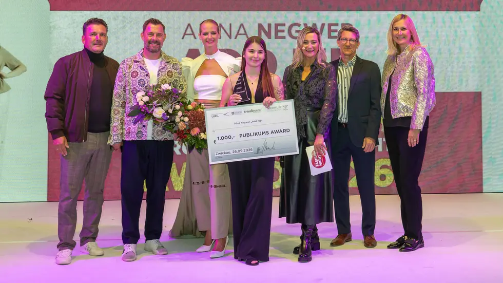Alina Negwer (4.v.l.) Alina Negwer (4.v.l.)