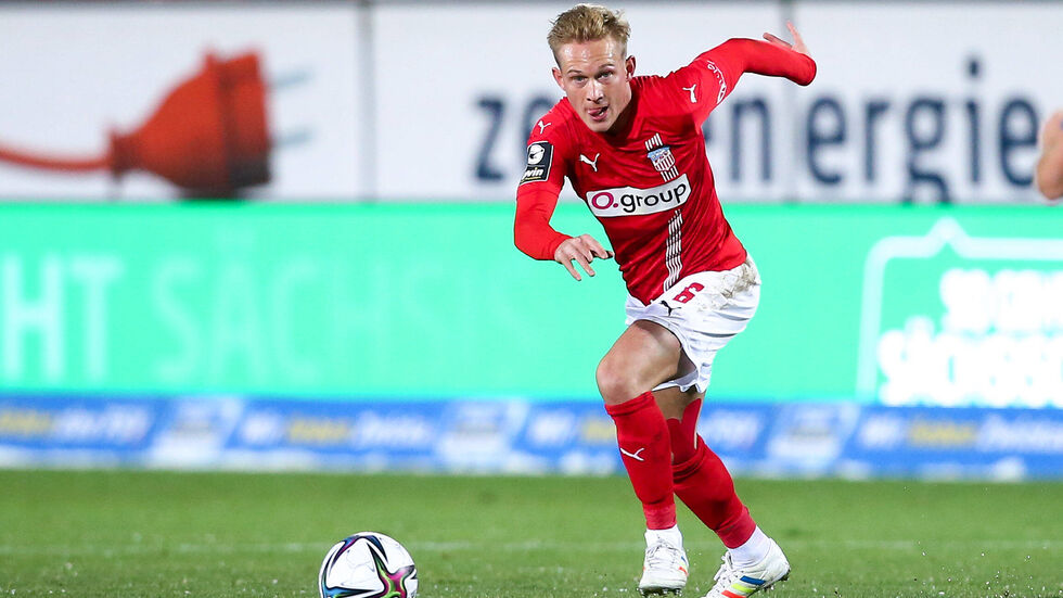 Nach einer Meniskus-OP wird Mittelfeldspieler Maximilian Jansen bis zu drei Monate ausfallen.