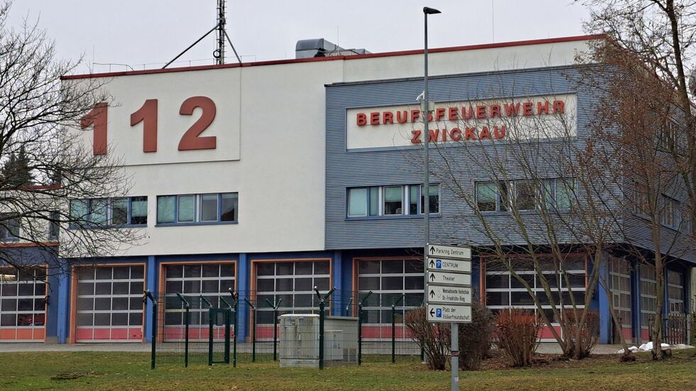 Berufsfeuerwehr mit Leitstelle in der Crimmitschauer Straße