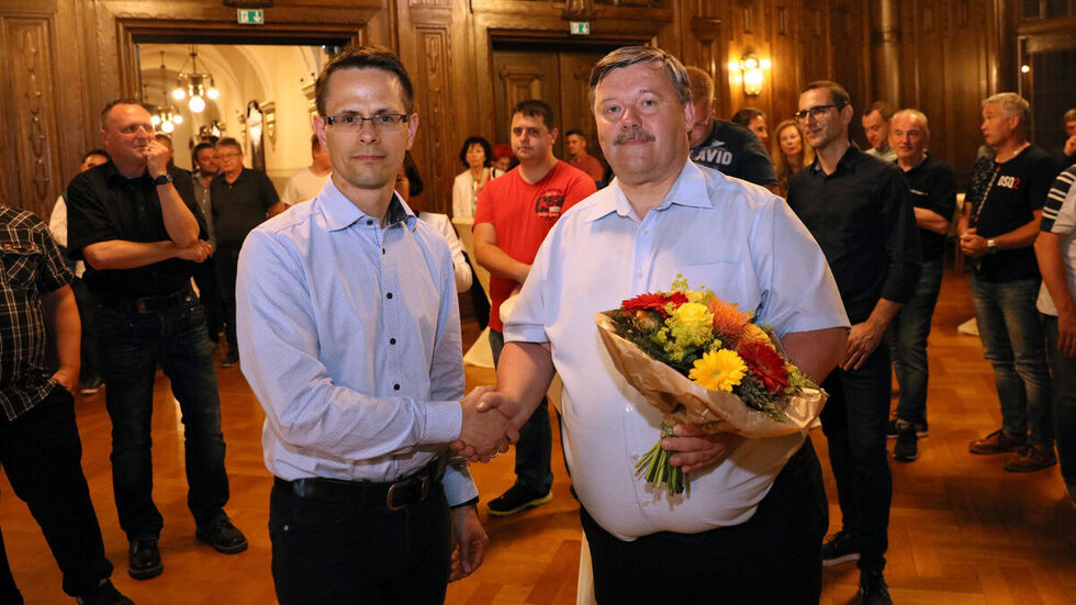 Stefan Czarnecki (li.) muss das Amt abgeben an Sören Kristensen. © Ralph Köhler/propicture