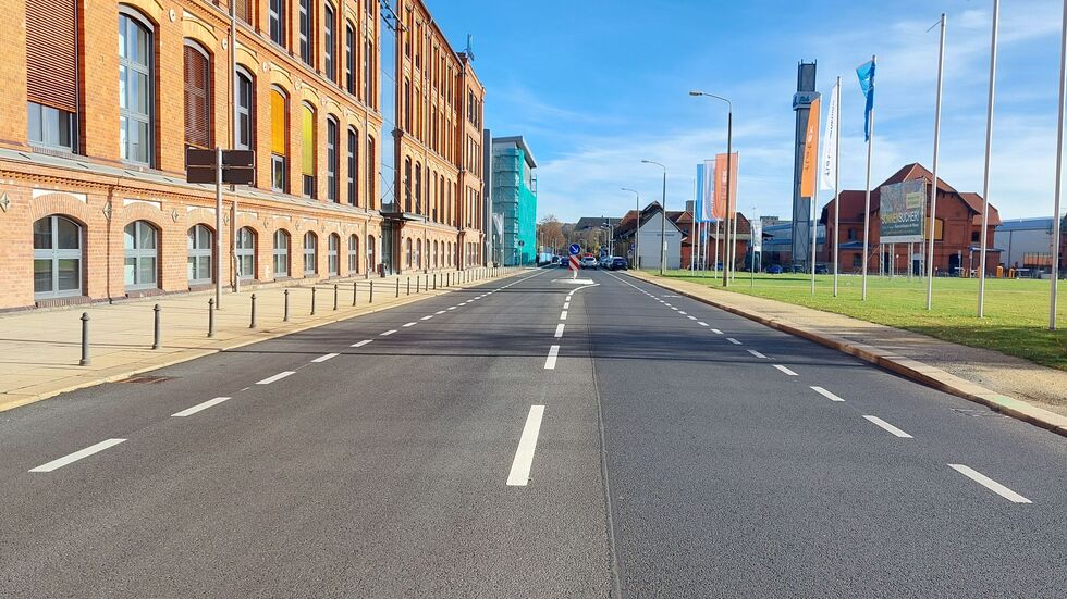 Ein saniertes Stück der Pölbitzer Straße - wo genau die Unebenheiten festgestellt wurden, wurde in der Info der Verwaltung nicht genannt. Ein saniertes Stück der Pölbitzer Straße - wo genau die Unebenheiten festgestellt wurden, wurde in der Info der Verwaltung nicht genannt.