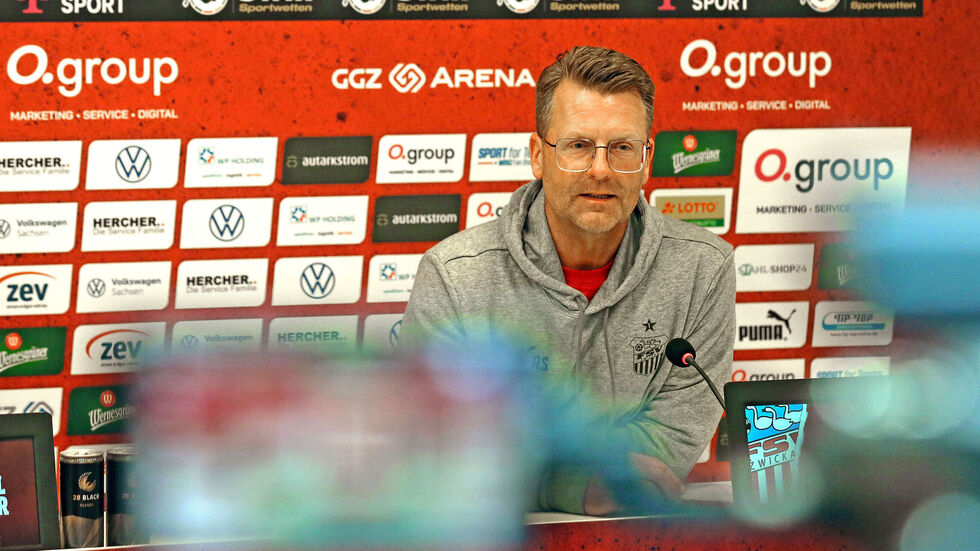 Rico Schmitt wird voraussichtlich einige seiner Spieler schonen.