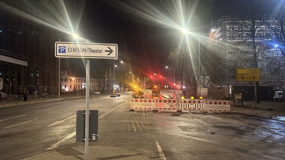 Straßen waren nach dem Wasserrohrbruch vereist. Straßen waren nach dem Wasserrohrbruch vereist.