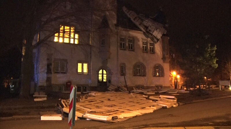 Das Dach des Pflegeheims wurde abgedeckt. © Bernd März