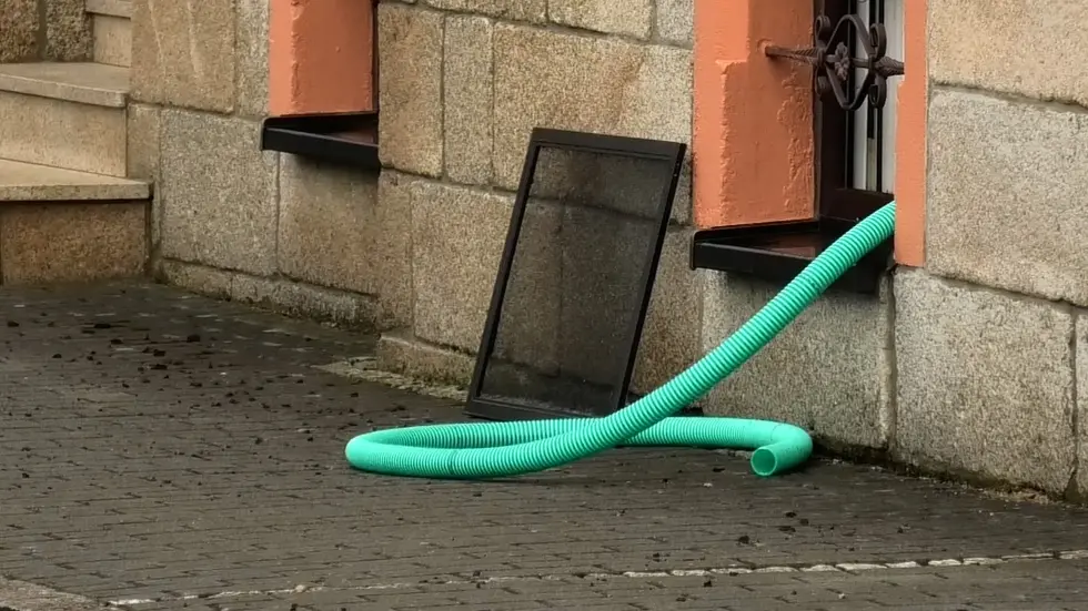 Teilweise mussten Keller ausgepumpt werden. Teilweise mussten Keller ausgepumpt werden.