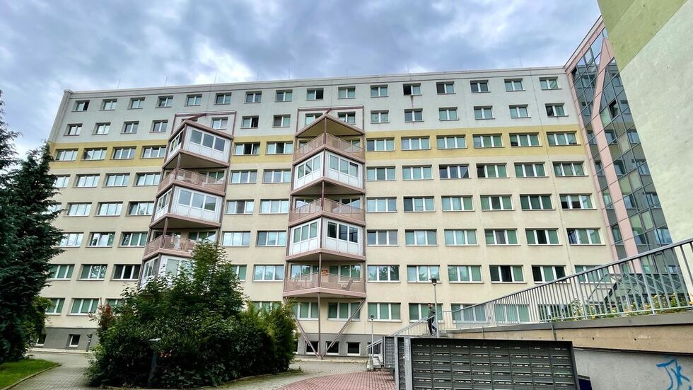 Die Studenten müssen ab Sommersemester 2023 mehr für ihre Zimmer zahlen. Die Studenten müssen ab Sommersemester 2023 mehr für ihre Zimmer zahlen.