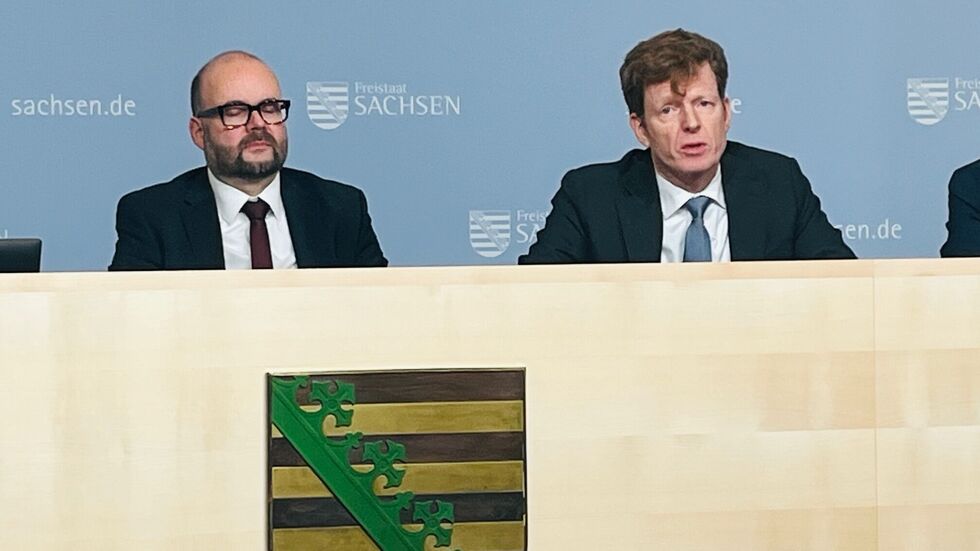 Sachsens Finanzminister Piwarz (li.) unterstützt die Flughäfen im Freistaat, dessen Chef Götz Ahmelmann (re.) ist, weiter mit Millionen Euro