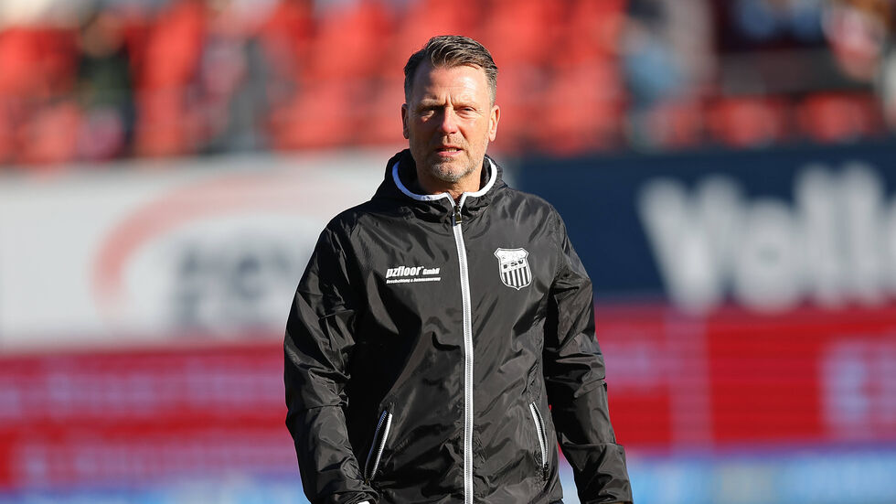 Rico Schmitt fährt mit seinem Team bereits zum fünften Mal in dieser Saison in den Großraum Berlin zum Auswärtsspiel.  Rico Schmitt fährt mit seinem Team bereits zum fünften Mal in dieser Saison in den Großraum Berlin zum Auswärtsspiel.