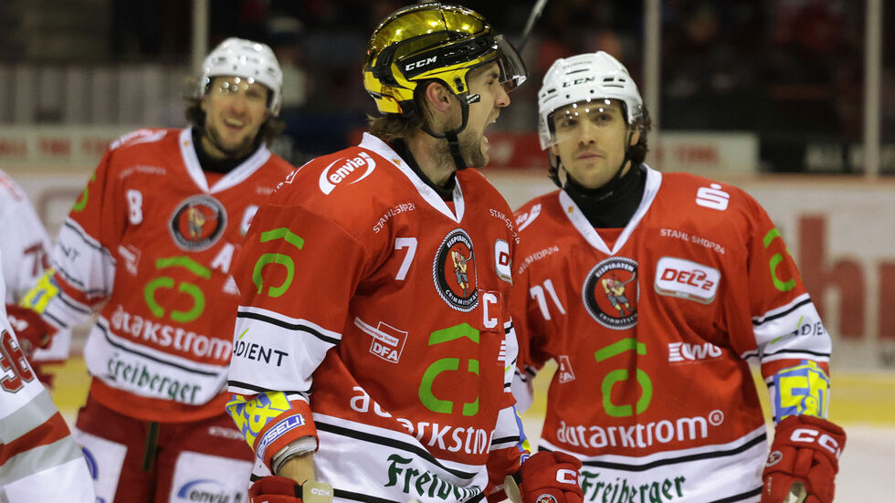 Autarkstrom-Werbung auf den Eispiraten-Trikots