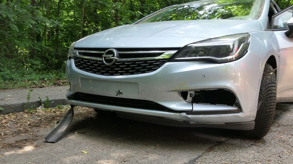 An dem Auto gab es diverse kleinere Schäden. An dem Auto gab es diverse kleinere Schäden.