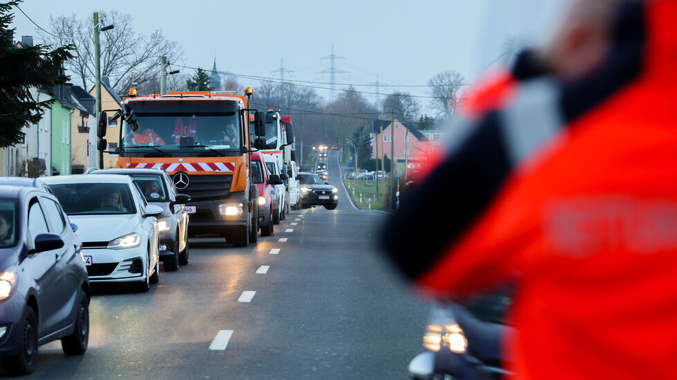 Nach dem Unfall gab es Stau in beide Richtungen. Nach dem Unfall gab es Stau in beide Richtungen.
