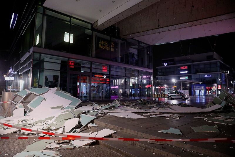 An der Prager Spitze wurde ein Dach abgedeckt. (Fotos: T. Plunert)