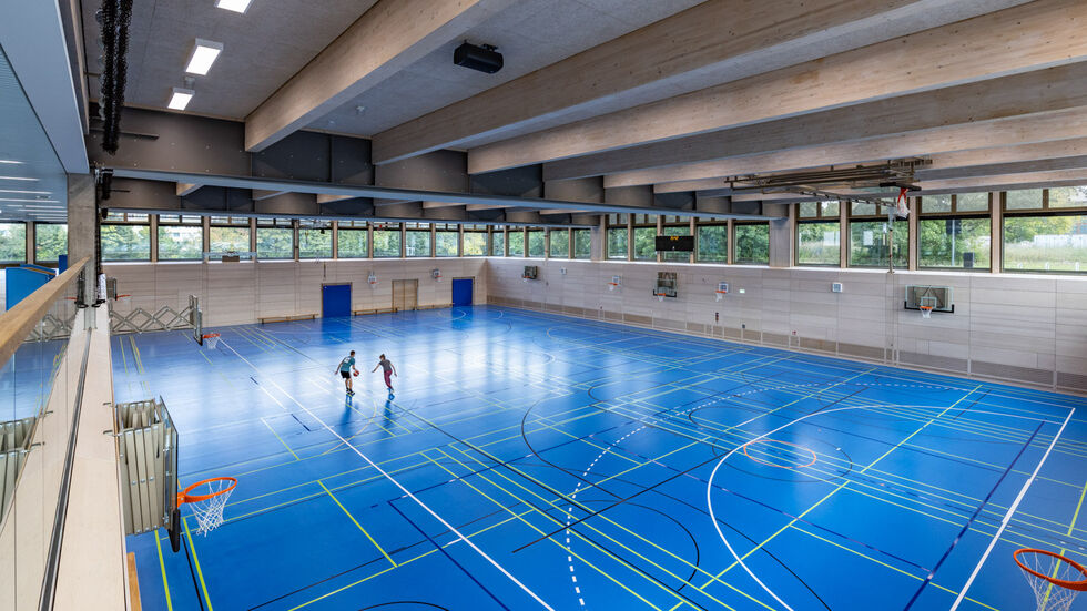 Blick in die neue Dreifeldsporthalle. Blick in die neue Dreifeldsporthalle.