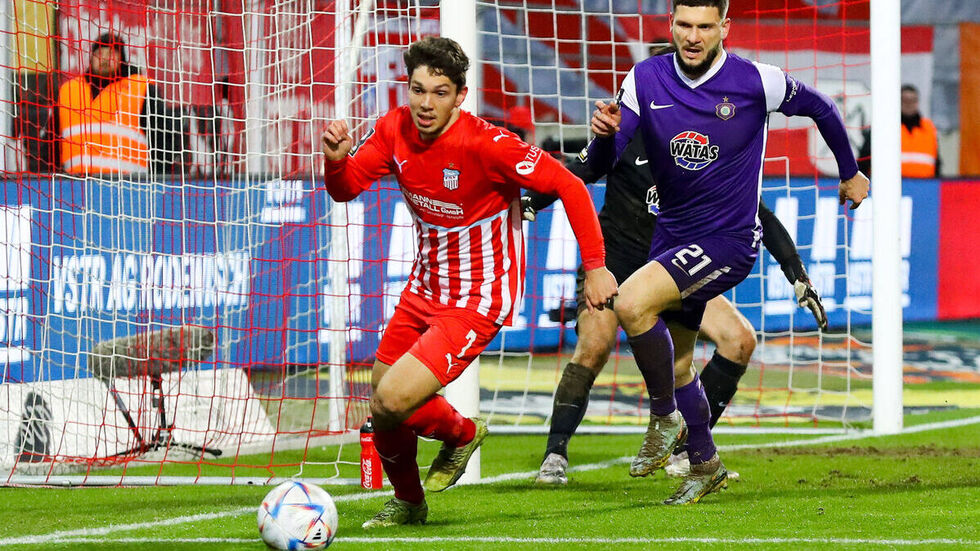 Yannik Voigt im Zweikampf mit Ex-Zwickauer Marco Schikora. Yannik Voigt im Zweikampf mit Ex-Zwickauer Marco Schikora.