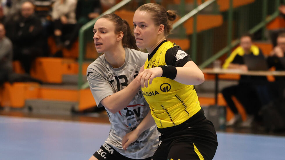 BSV-Rückraumspielerin Jasmina Gierga (l.) gegen Lisa Antl vom BVB beim Ligaspiel im vergangenen Februar. BSV-Rückraumspielerin Jasmina Gierga (l.) gegen Lisa Antl vom BVB beim Ligaspiel im vergangenen Februar.