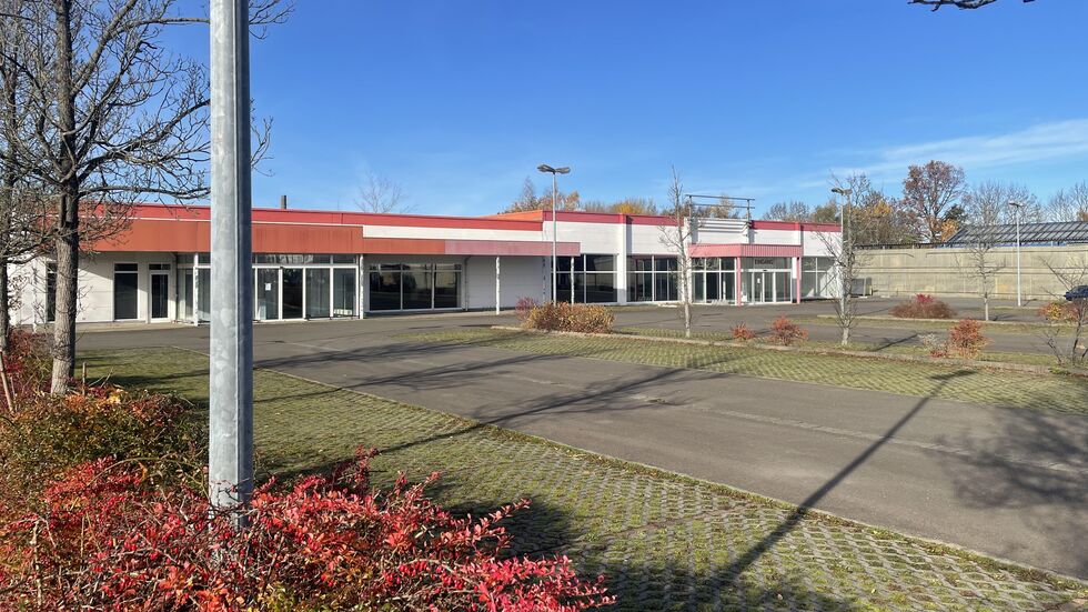 Wird das Vorhaben von Rewe genehmigt, sind die Tage des ehemaligen Hammer-Marktes gezählt. Wird das Vorhaben von Rewe genehmigt, sind die Tage des ehemaligen Hammer-Marktes gezählt.