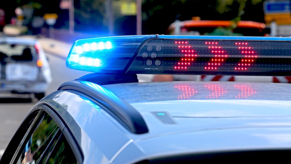 Auf der A72 zwischen Zwickau und Chemnitz kam es zu einem schweren Unfall. Eine BMW-Fahrerin wurde verletzt, der Verkehr staute sich kilometerweit. Auf der A72 zwischen Zwickau und Chemnitz kam es zu einem schweren Unfall. Eine BMW-Fahrerin wurde verletzt, der Verkehr staute sich kilometerweit.