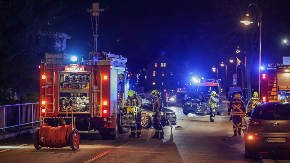 Beide Pkw waren nach dem Crash nicht mehr fahrbereit.
