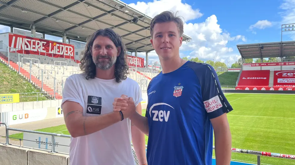Update: Mit Sebastian Jung (rechts im Bild) ist das Torwart-Team für diese Saison komplett. Update: Mit Sebastian Jung (rechts im Bild) ist das Torwart-Team für diese Saison komplett.