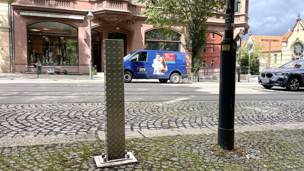 Seit der Zerstörung steht dieser "Platzhalter" dort. 