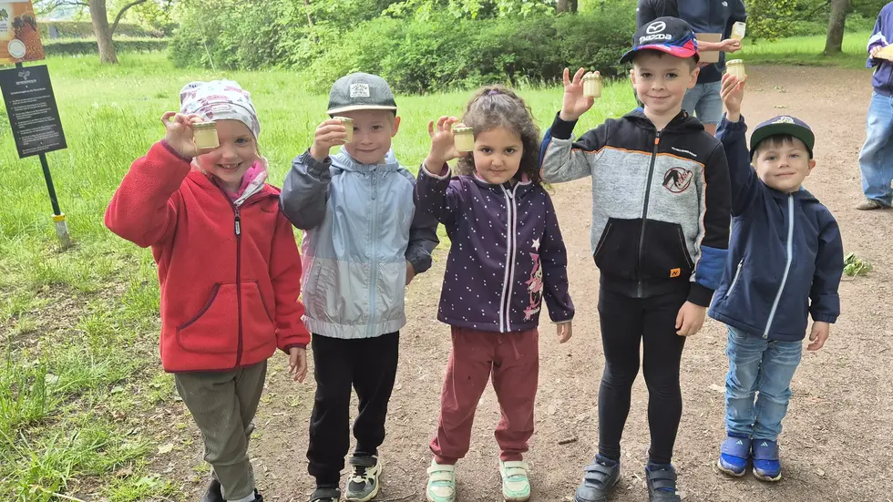 Kinder der Kita "Am Schlosspark" Kinder der Kita "Am Schlosspark"