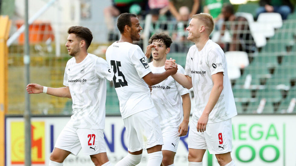 Für Steffen Nkansah wird es ein Wiedersehen mit dem alten Arbeitgeber. Hoffentlich kann er mit seinem Team so jubeln wie hier...